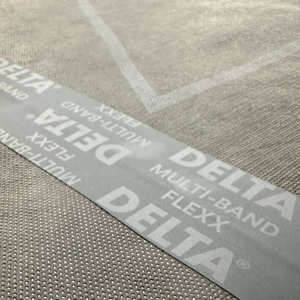 2210469 DELTA Multi-Band Flex универсальная односторонняя лента с высокой адгезией к нетканым поверхностям 3-слойных мембран 4 2210469 DELTA Multi-Band Flex универсальная односторонняя лента с высокой адгезией к нетканым поверхностям 3-слойных мембран — изображение 4